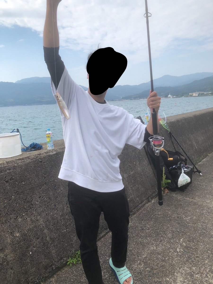TKD803lol's tweet photo. 22cmのそこそこでかいキス釣れた
刺身にできるわ https://t.co/WIloQDom1c