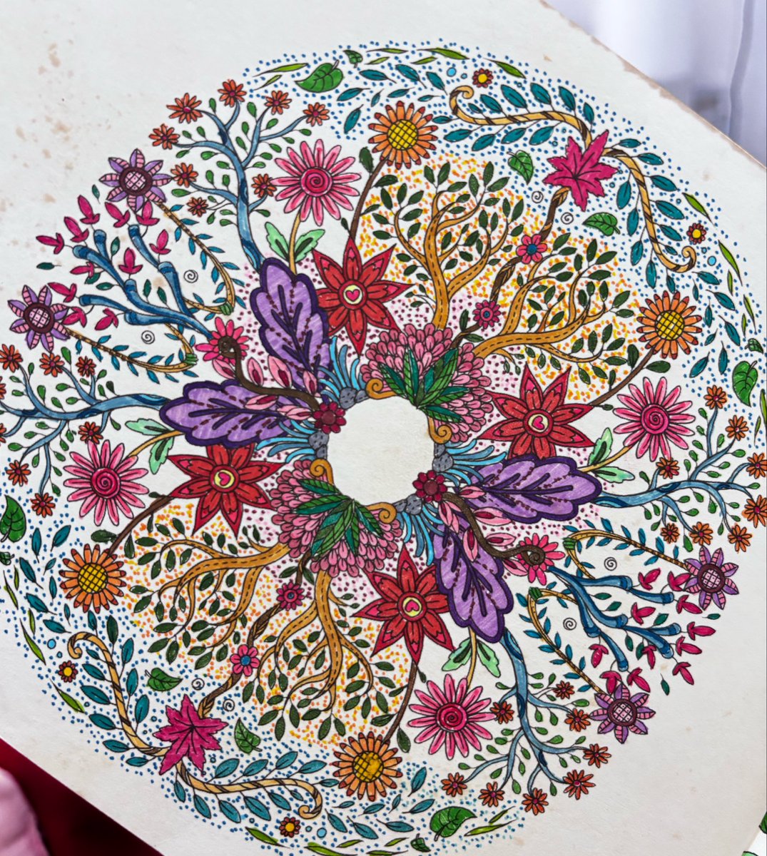 cottonmiless's tweet photo. Judulnya : colouring for relaxation
Sejujurnya : makin strezz https://t.co/lyDzZwabgG
