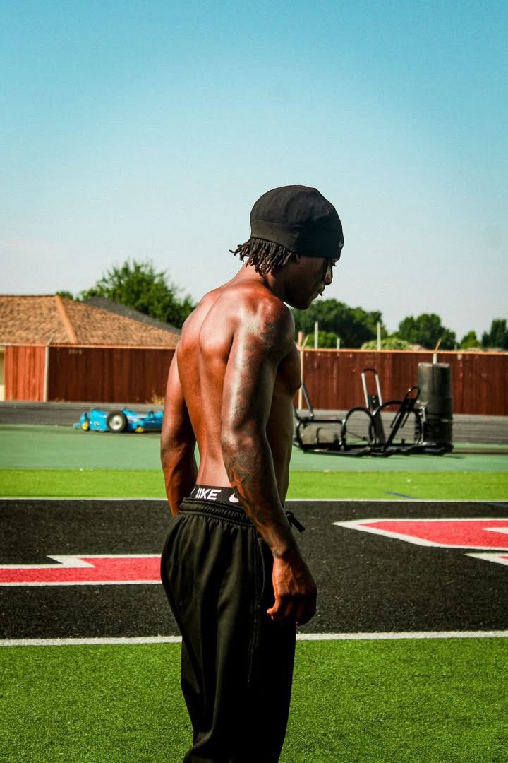 Osa4omolade's tweet photo. Cant wait to be back , all the work is going to show  . #seniorszn https://t.co/m4z8mlgNr0