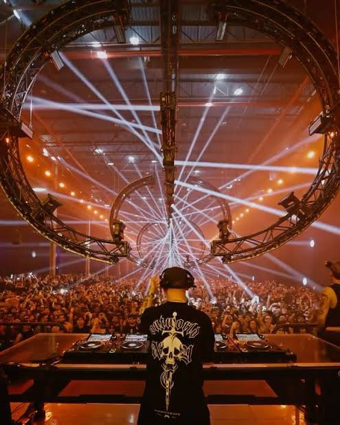 TrevaD63's tweet photo. 🚨 LAST MINUTE TICKETS: KLANGKUENSTLER IN CHICAGO TODAY! 🚨 

Who is trying to hit Union Park TODAY to catch Klangkuenstler alongside Future.666, Perc, Randomer, and more? 🔊🔥🙌 

The event kicks off at 3:00 PM! I have verified, authentic tickets available for sale right now. Only 3% of tickets are left on major apps, so skip the heavy last-minute platform fees and grab these directly. Immediate secure mobile digital transfer straight to your device. 📲🔒 

⚠️ Quick heads-up: This event is strictly 18+. 

💬 DM ME RIGHT NOW to lock in your tickets before doors open! 

#Klangkuenstler #UnionPark #ChicagoTechno #ChicagoEvents #ChicagoMusic #TechnoTickets #TicketsForSale