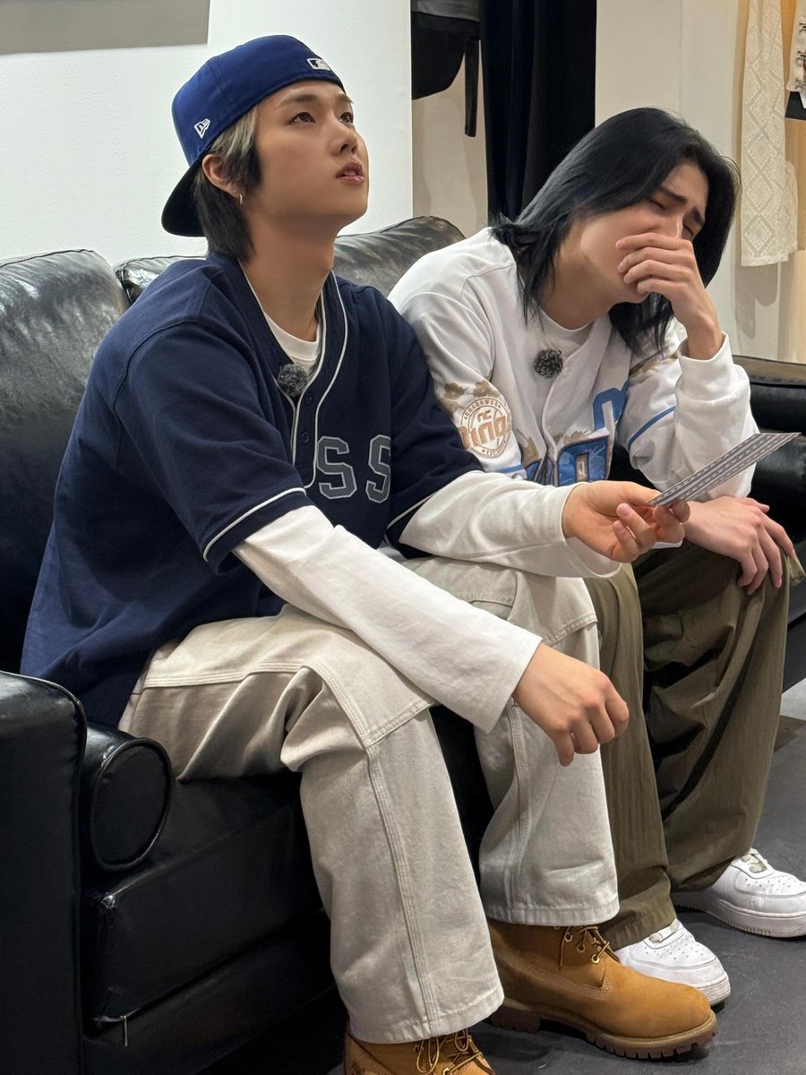 c_TAK2's tweet photo. 눈떠디 왜 이렇게 전생같지 달콤한 투샷을 또 보고파 https://t.co/ZGu6RCwvVl