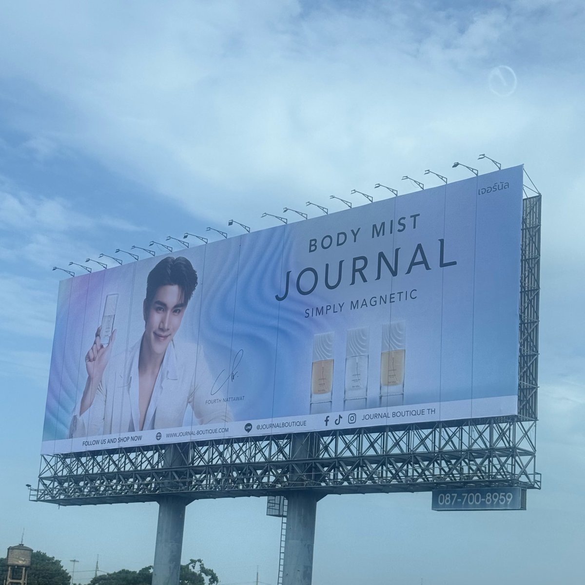 jjm_chpp's tweet photo. โอ้โหห นั่งรถมาทำงานเจอโฟร์ทโฟร์ท ขึ้นป้ายใหญ่ๆ มองจากระยะไกลยังเห็นอะ สมฐา Brand Presenter ของ Journal กับ  Toyata เลยหละ🤟🏻💖✨

#Fourthnattawat #โฟร์ทณัฐวรรธน์ https://t.co/yVOxh3WdUx