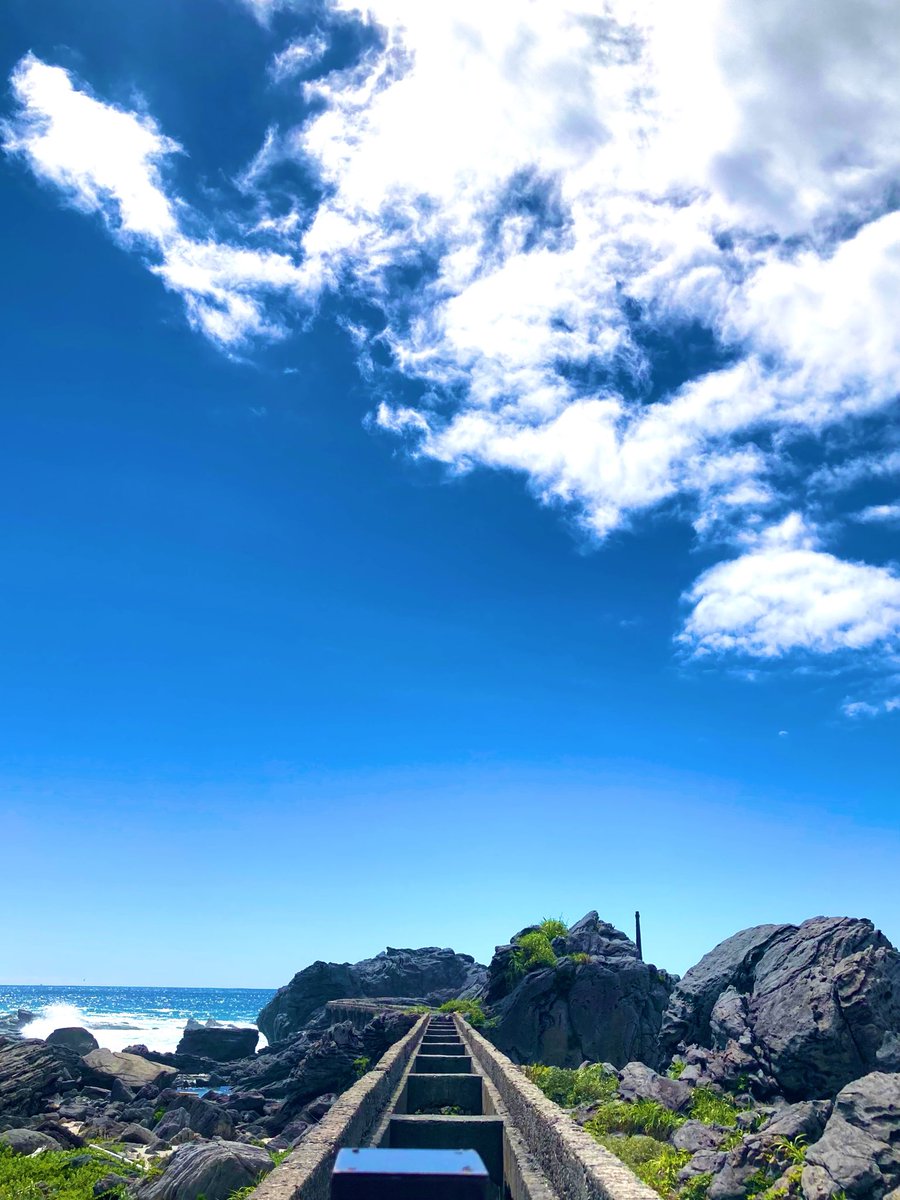 usui_tkc's tweet photo. 夏は暑いから苦手なんだけど、空の色だけは1番好き https://t.co/HyjpXAXxgw