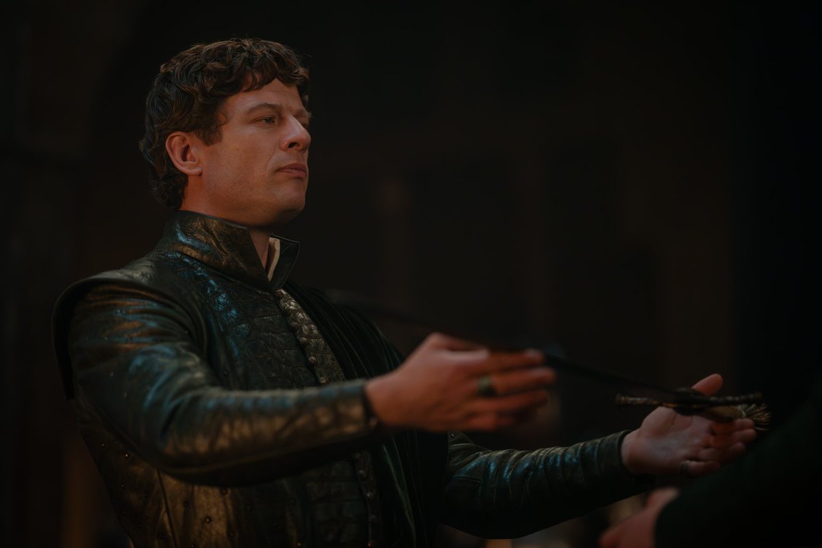 Targ_Loyalist's tweet photo. I haven't seen anyone say this yet, so I'll throw it out there: I genuinely think #HOTD has done it again, and this time it's with Ormund Hightower. After Episode 5, I think many people will agree he's another character the show has elevated beyond the source material. The first was Viserys, thanks to the writing and Paddy Considine's complete embodiment of the character. Now I think Ormund joins that list.

I never cared much for Ormund in FIRE & BLOOD, but every time he's on screen in the show, he has my full attention. The writing has given him real presence, and James Norton delivers it with remarkable confidence and charisma. Ormund has quickly become my favorite character to hate, and it's definitely one of my favorite performances across both House of the Dragon and Game of Thrones. Kudos to James Norton for bringing this character to life with an absolutely GOATed performance!