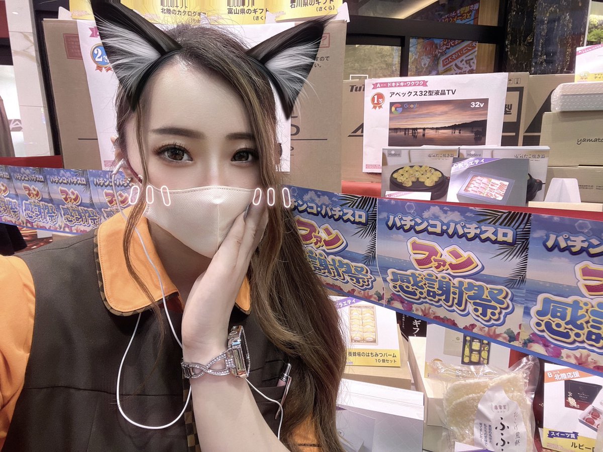dsg_harue's tweet photo. ハルアリガールです🎉
さあハルアリに集合=ﾟωﾟ)ﾉ
夏🏖️のファン感謝祭～( *´艸｀)✨
素敵な賞品多数ご用意してますよ～
🎯チャンスは3回🤩
このあと①11:00と②15:00
🌃夜は③19:00から抽選開始(^^)/
スタッフが順に回っていきますので
ご遊技しながらお待ちください🎵
今日は🍉販売会もあります👏 https://t.co/xfs7Ecihyg