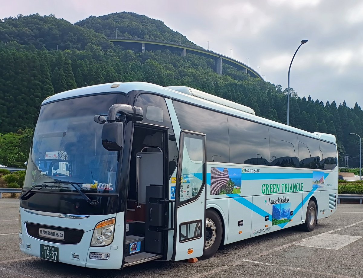 hanebus12's tweet photo. 2026年7月18日
鹿児島交通観光運行
桜島号
鹿児島本港7時25分発
福岡天神行
鹿児島200か1537

満席にて運行中
土曜日は自家用車が多い

#鹿児島交通観光
#桜島号 https://t.co/1Oo5d4wQrE