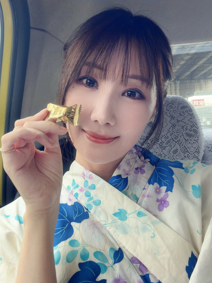 sana___373's tweet photo. おはようございます！

本日はパサージュ830西港さんに
遊びに来ましたー🌸🌸🌸

タクシーの運転手さんが
毎回同じパチンコ好きなおじちゃんで
「今日も応援しとるけんね✊👨」
って言っていつもミルク飴をくれます🍬

今日は年1の浴衣です👘✨✨

実戦結果も
良い報告できる様にがんばります♪

みんなで楽しもう❣️

PR #パサージュ830西港　#紗波