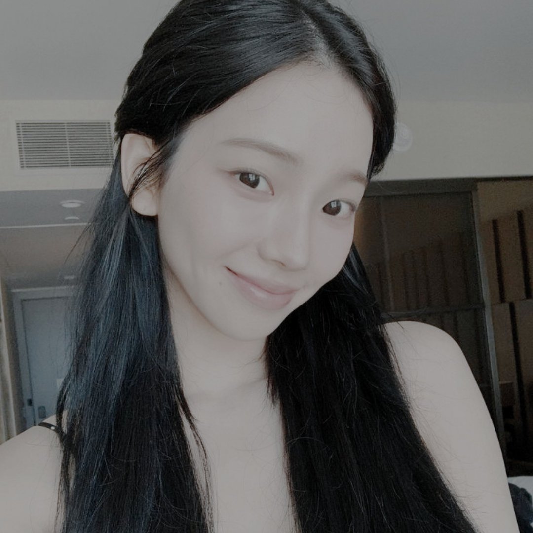 ronadjingga's tweet photo. @TamagoPost ⠀

𝘾𝙡𝙖𝙧𝙞𝙣𝙩𝙖 𝙎. 𝙍𝙞𝙨𝙟𝙖𝙙.,   1999.
Bare face-nya pagi ini selagi
mencoba buat yang enak-enak di dapur.

Kalau kamu, ada kegiatan apa
pagi ini?

⠀ https://t.co/CWZAKbTwSU