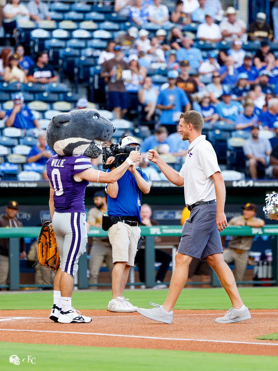 KStateFB's tweet photo. Football at The Fountains

@Royals x #EMAW https://t.co/0wxTG3flQn