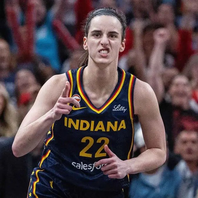 ClutchPoints's tweet photo. Caitlin Clark was UNSTOPPABLE in the Fever's win 🔥

🔺45 points (career high)
🔺10 assists
🔺4 steals

🔺11-of-18 FG
🔺6-of-10 3PT
🔺17-of-19 FT https://t.co/ZCd7l8Ab1Y