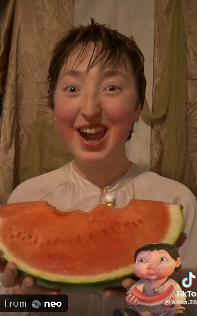 fireefistt's tweet photo. SHE WAS COSPLAYING THE ICE AGE BABY?!?!((!%I9U92JGEBGH 😭 https://t.co/vDccXyiojU