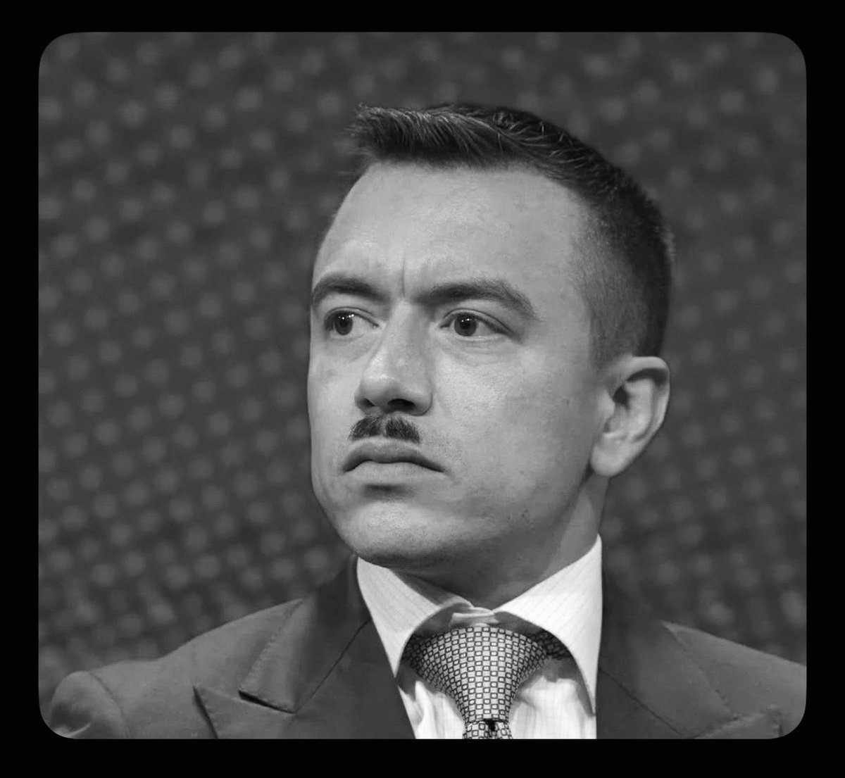 MonicaAlemanM's tweet photo. El miedo a perder en las urnas los volvió tiranos. La saña contra la oposición y el intento de eliminar a la @RC5Oficial confirman el colapso total del sistema.

Cuando el poder no puede ganar con votos, persigue y proscribe.

Ecuador no va camino a la dictadura, YA VIVE EN ELLA. 🔥
