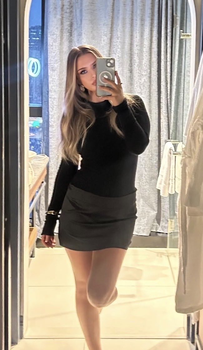 YouPayAbi's tweet photo. Going shopping on your dime, losers. Who’s gonna fund my spree? https://t.co/S7wxpPu3qG