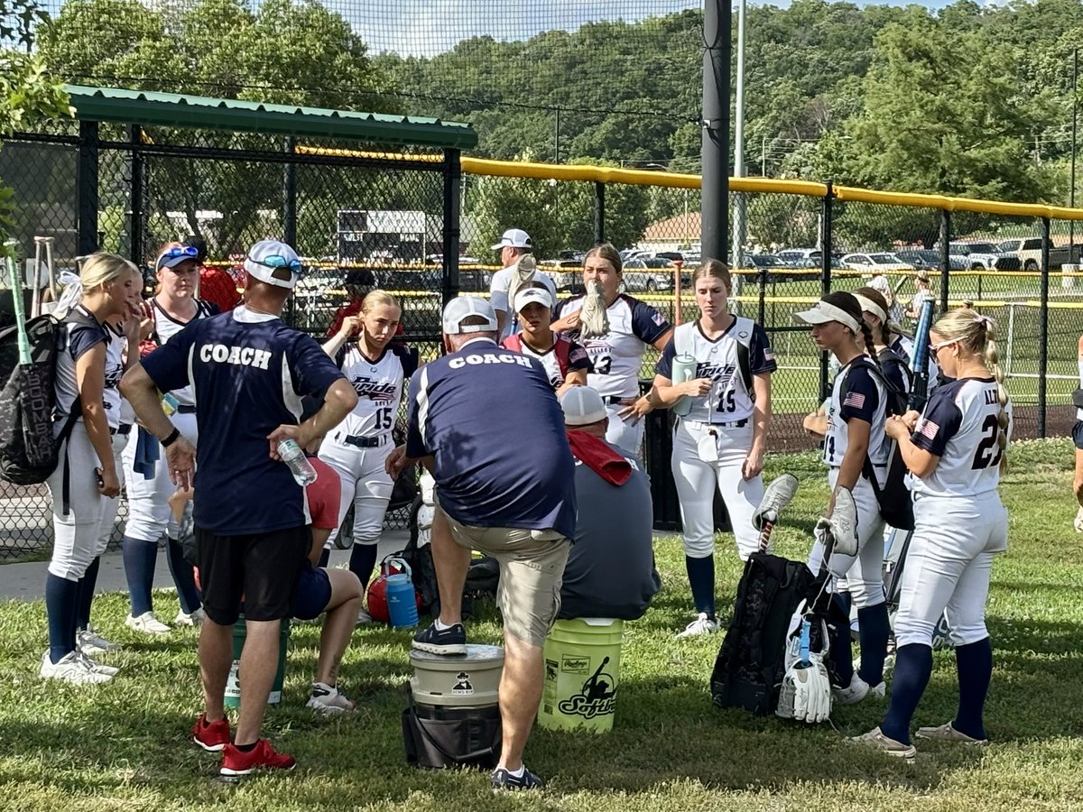 PrideSelectFP's tweet photo. A tough loss today in 8 innings at the WPC to end our summer season. These girls battled through the highs and lows (and heat) of the last 4 days. We are so proud of the growth and resilience we have seen this season. We will be back strong in the fall. #PrideStrong https://t.co/sxJ48ZaXat