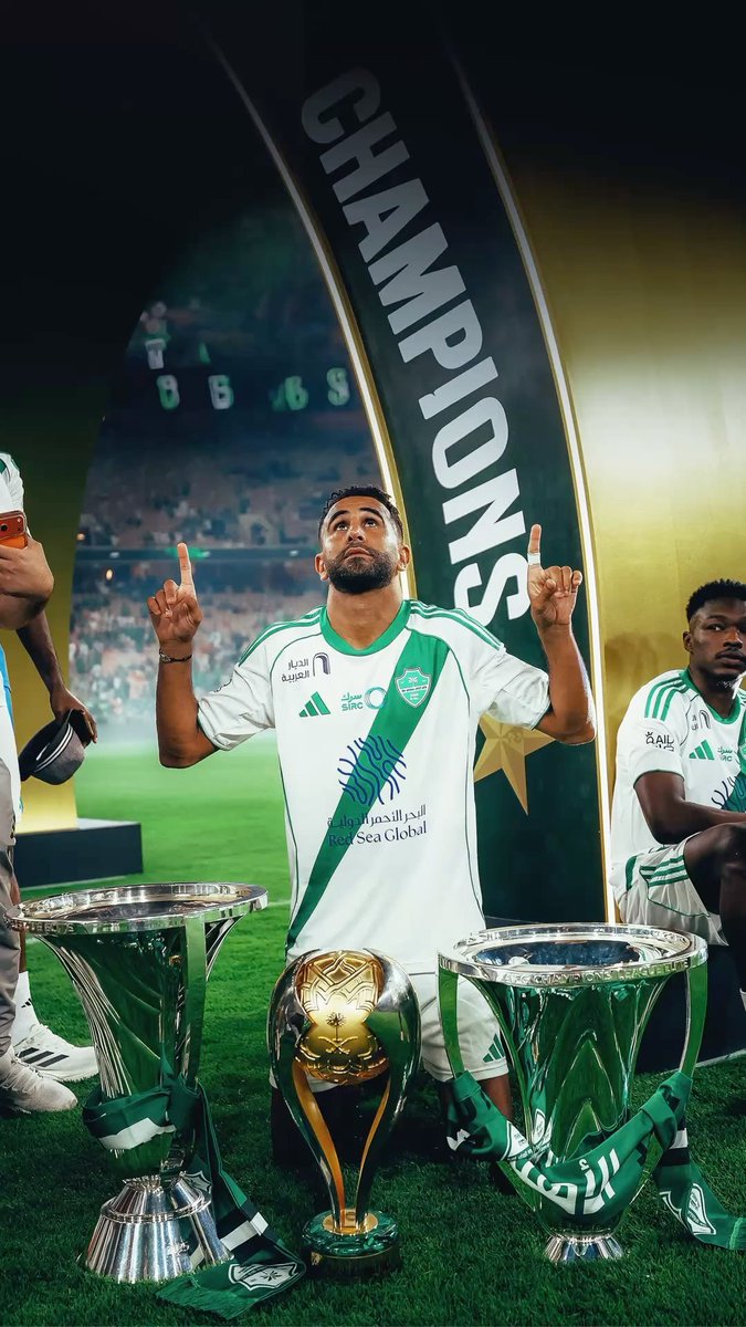 tjkerx's tweet photo. وش يعني 7 في الأهلي ؟ 

يعني 83 مساهمة في 122 مباراة

يعني ثلاث بطولات في ثلاث مواسم منها بطولتين قارية

يعني نجم الفريق الاول في اخر ثلاث مواسم

يعني " رياض محرز " 💚🐐 https://t.co/eqJwW2ueyN