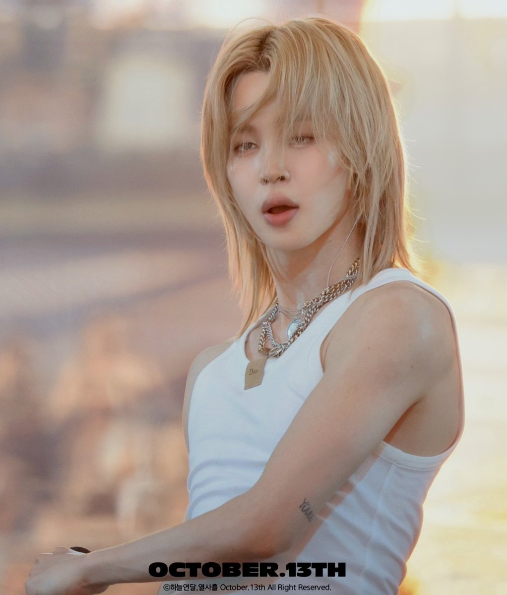 jiminourdiva's tweet photo. Girl whatever… https://t.co/QHR1KSoE1N