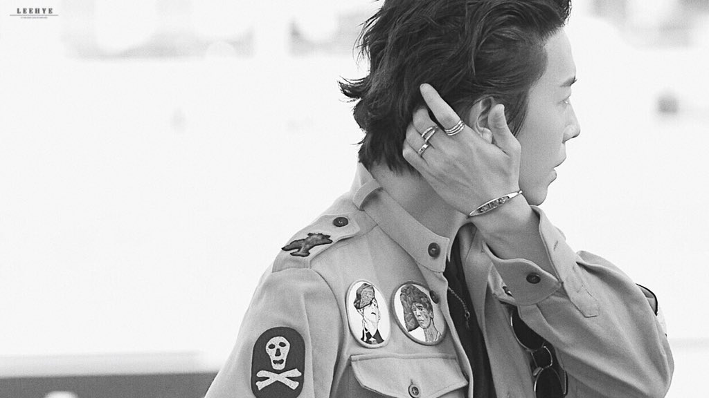 mo9mo9mo9_sub's tweet photo. 車から降りるだけで映画のワンシーンみたい🎬️
#1日1ドンヘ
#DONGHAE #SUPERJUNIOR #동해 #ドンヘ https://t.co/Xp8cC47vi1