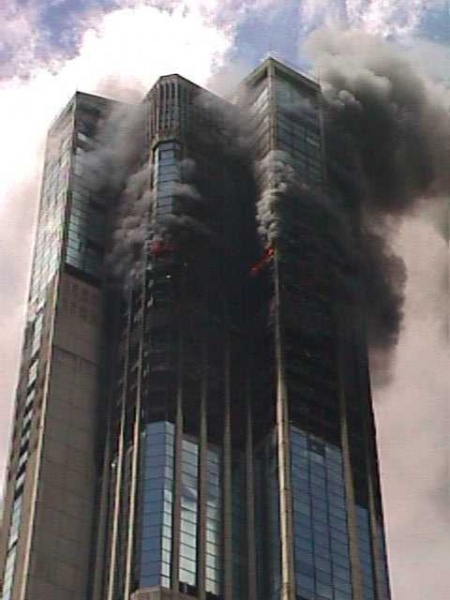 Fantasma_956's tweet photo. Prohibido Olvidar:

Aquí un foto de la construcción de una de las Torres de Parque Central en Caracas - años 70. 

Ni Diosdado Cabello la pudo destruir cuando la Incendio para borrar evidencia en 2004 de su corrupción cuando fue Ministro de Infraestructura https://t.co/8sXZCEaS9A