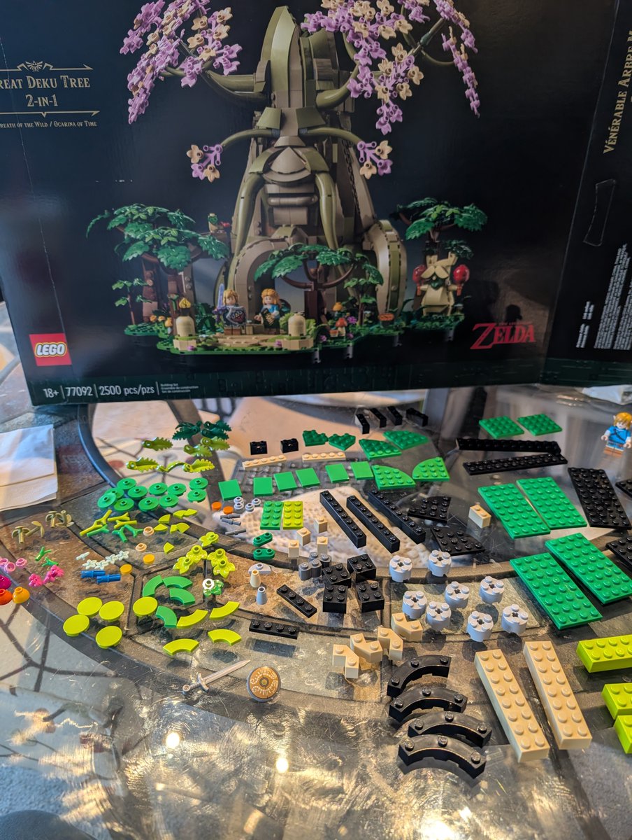 bcallaghan's tweet photo. Starting off the weekend with chill tunes and a fun build.

#LEGO #TheLegendOfZelda https://t.co/ykZIjPFXFX