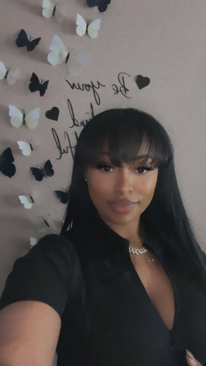 elifizzzzle's tweet photo. Nicki inspired me to do bangs before 😍 https://t.co/p6LrXM4ueh