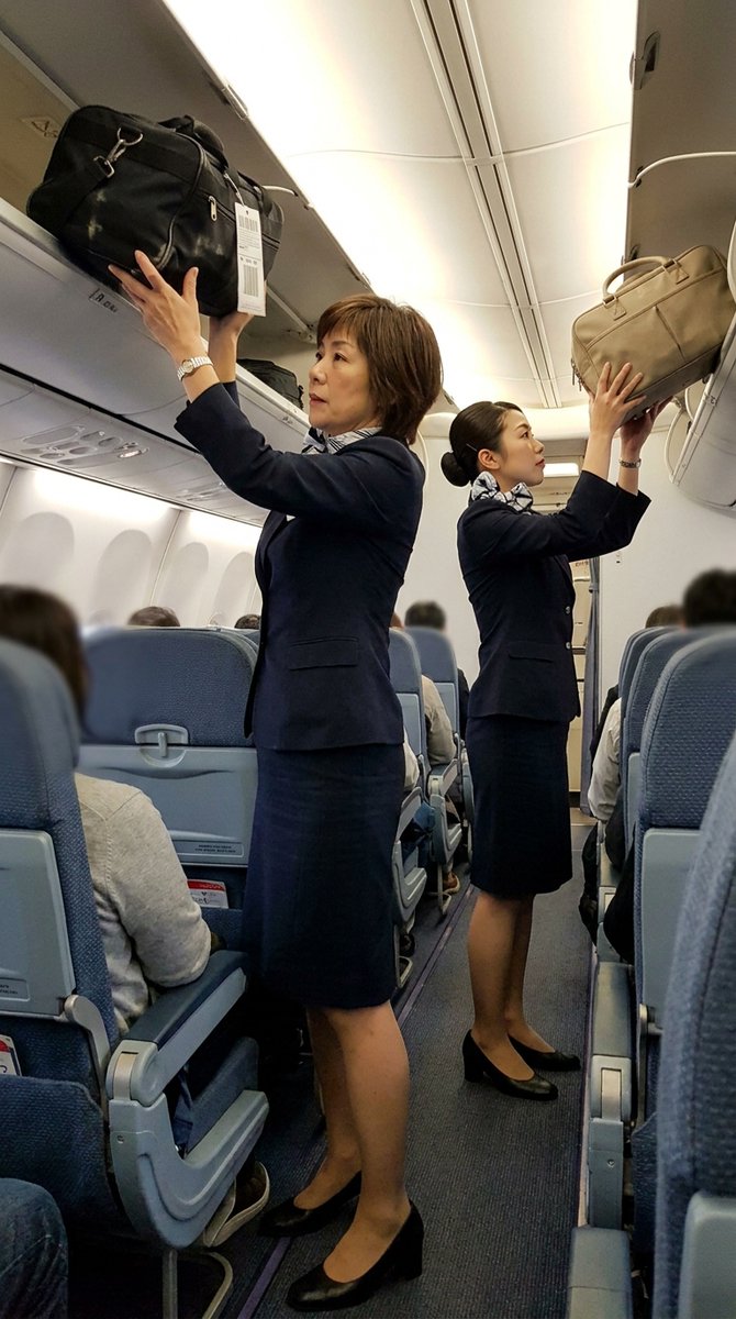 excasne's tweet photo. CAのお仕事🛬 No.009 #キャビンアテンダント
動画はリプから飛べます🛫 https://t.co/jr2uIHjDnj