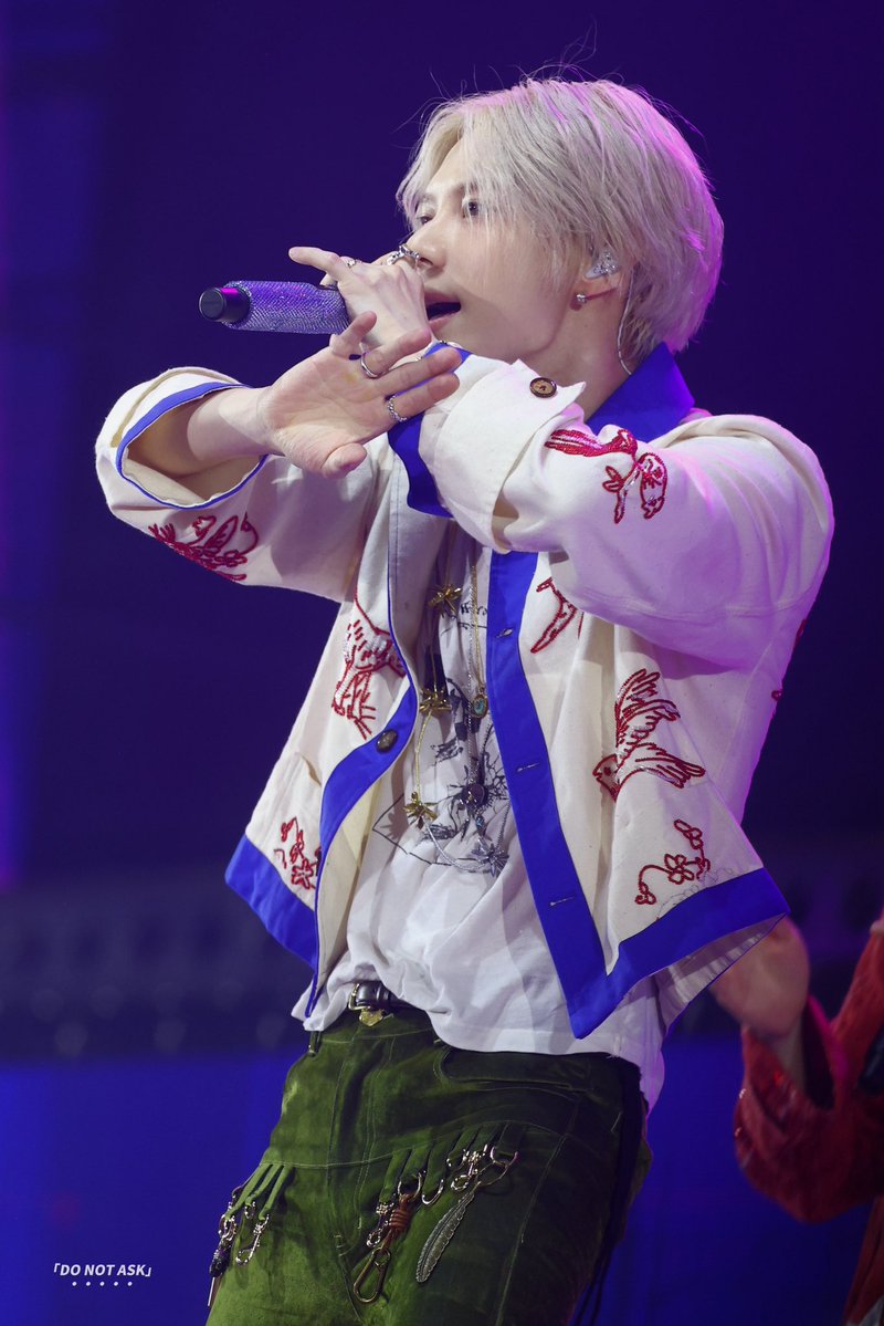 Donotask0718's tweet photo. 💛 Happy TAEMIN's Day 💛

#여름에피어난_태민이의계절
#HAPPY_TAEMINBDAY https://t.co/PqindA8ZIw