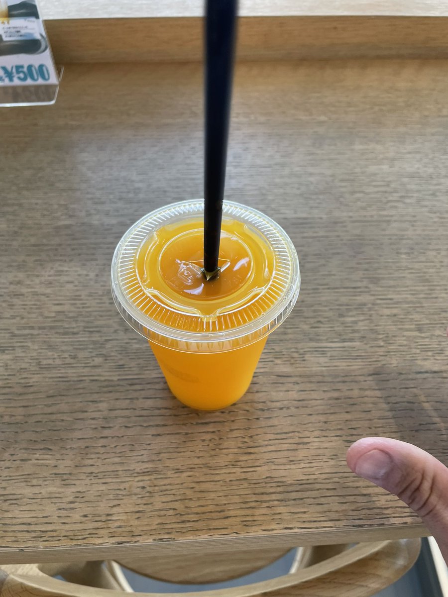 766Jan's tweet photo. やっとみかんジュースの蛇口行けた https://t.co/Kvli5kjOBT