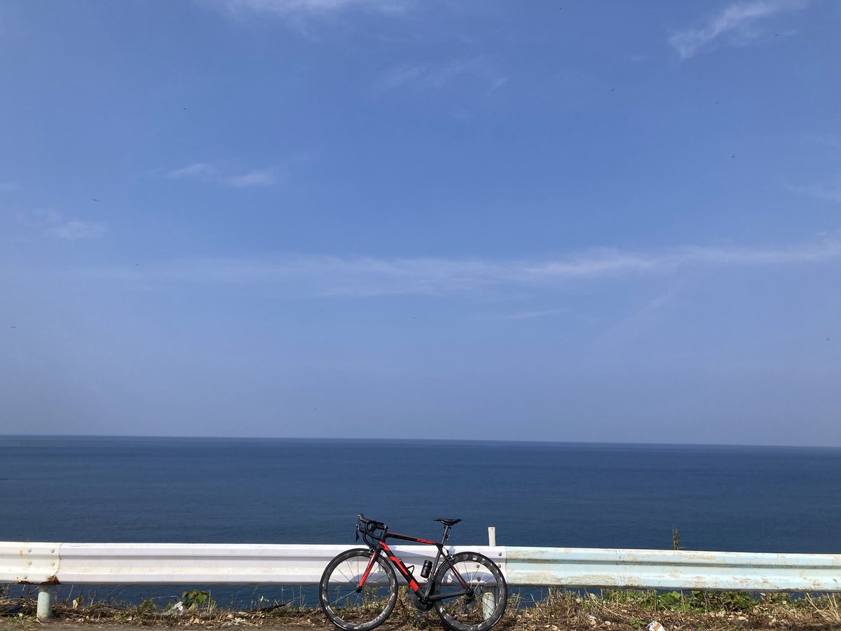 okj120630's tweet photo. 202607180854。晴れ。南風。ベタ凪。風強くて出航できず。年々風が強くなる感じ。
#AlpeDhuez01 #roadbike https://t.co/AzJT9jNzjm