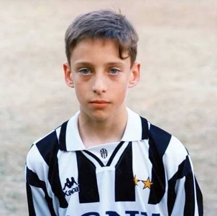 MafiaWasit's tweet photo. Claudio Marchisio, dia malah Juara Serie A 7X beruntun dari MUsim 2011-2018.

Juara Coppa Italia 4X beruntun dari 2014-2018. https://t.co/Kgl2YNAJUf
