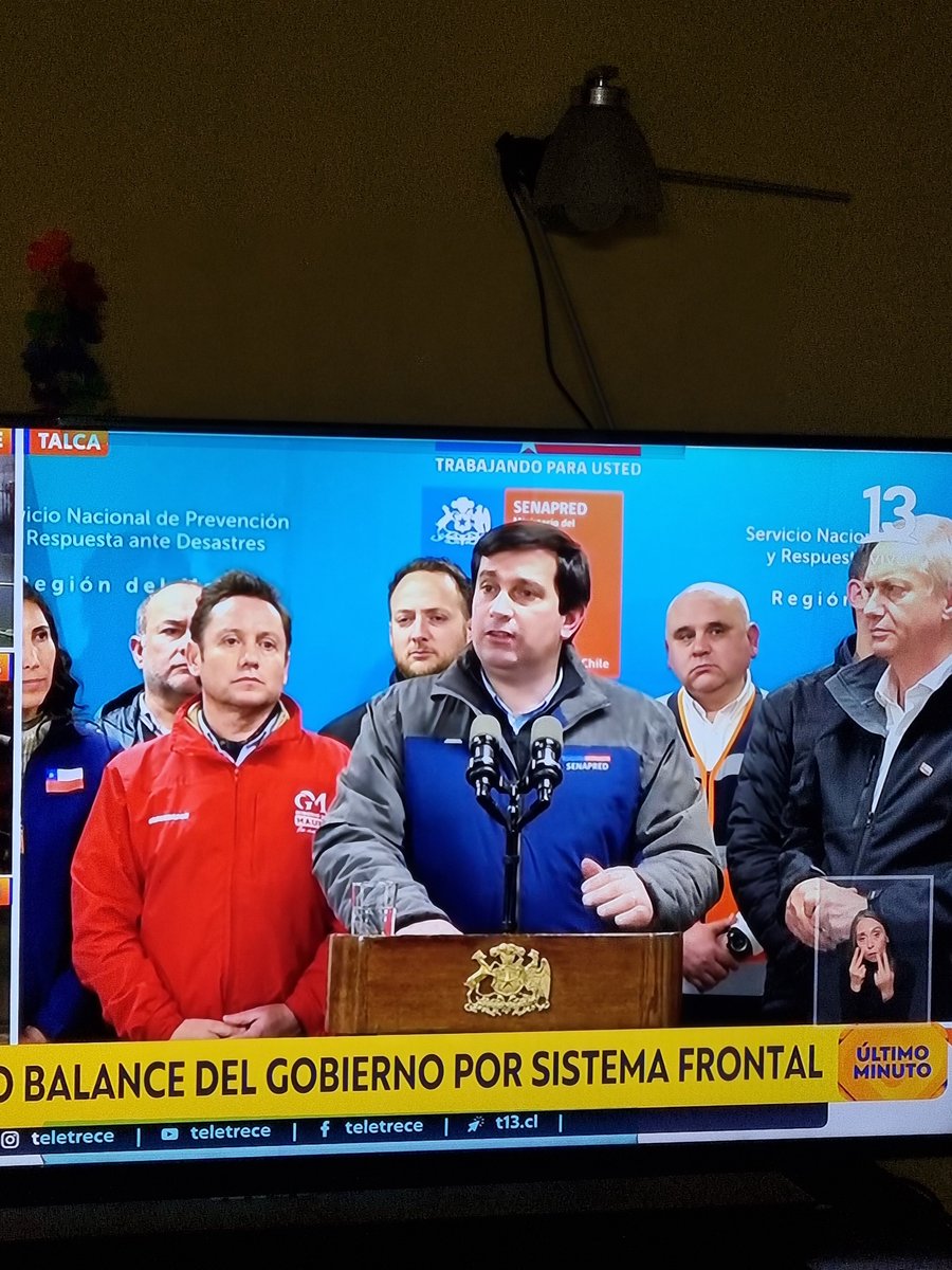 veritomunozf's tweet photo. Que hace daniel alcaino, como empleado público con kast 
Viña del mar https://t.co/En0njSYiQB