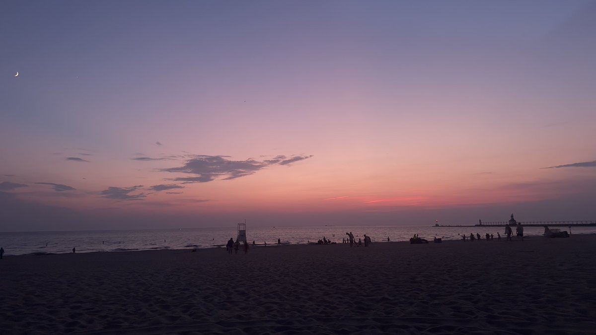 thedon7684's tweet photo. Sunseting #StJoseph #LakeMichigan https://t.co/Vw5n8Ololu