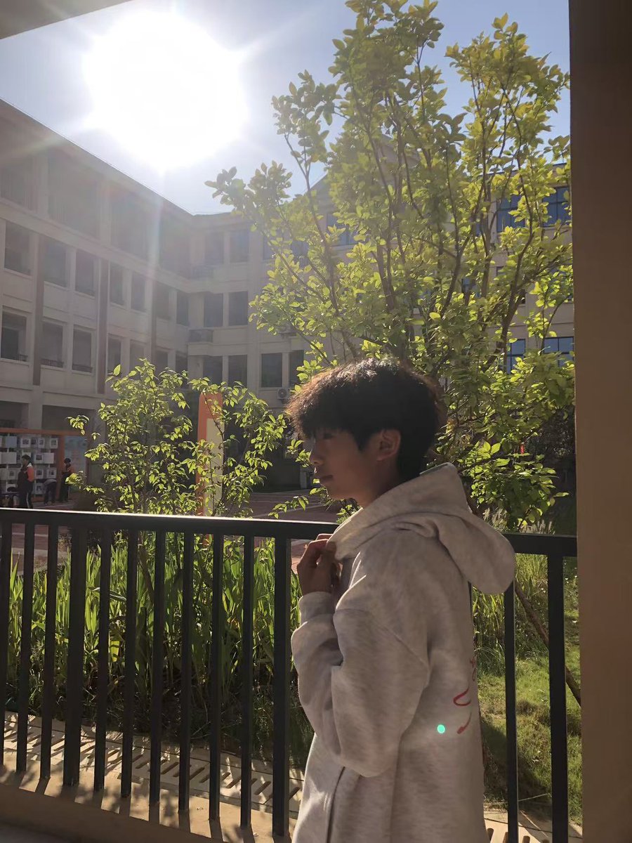 Sttm1321's tweet photo. 湖北黄石的初中爹，有想当狗的速度来排队 https://t.co/qnU9gVH4RJ