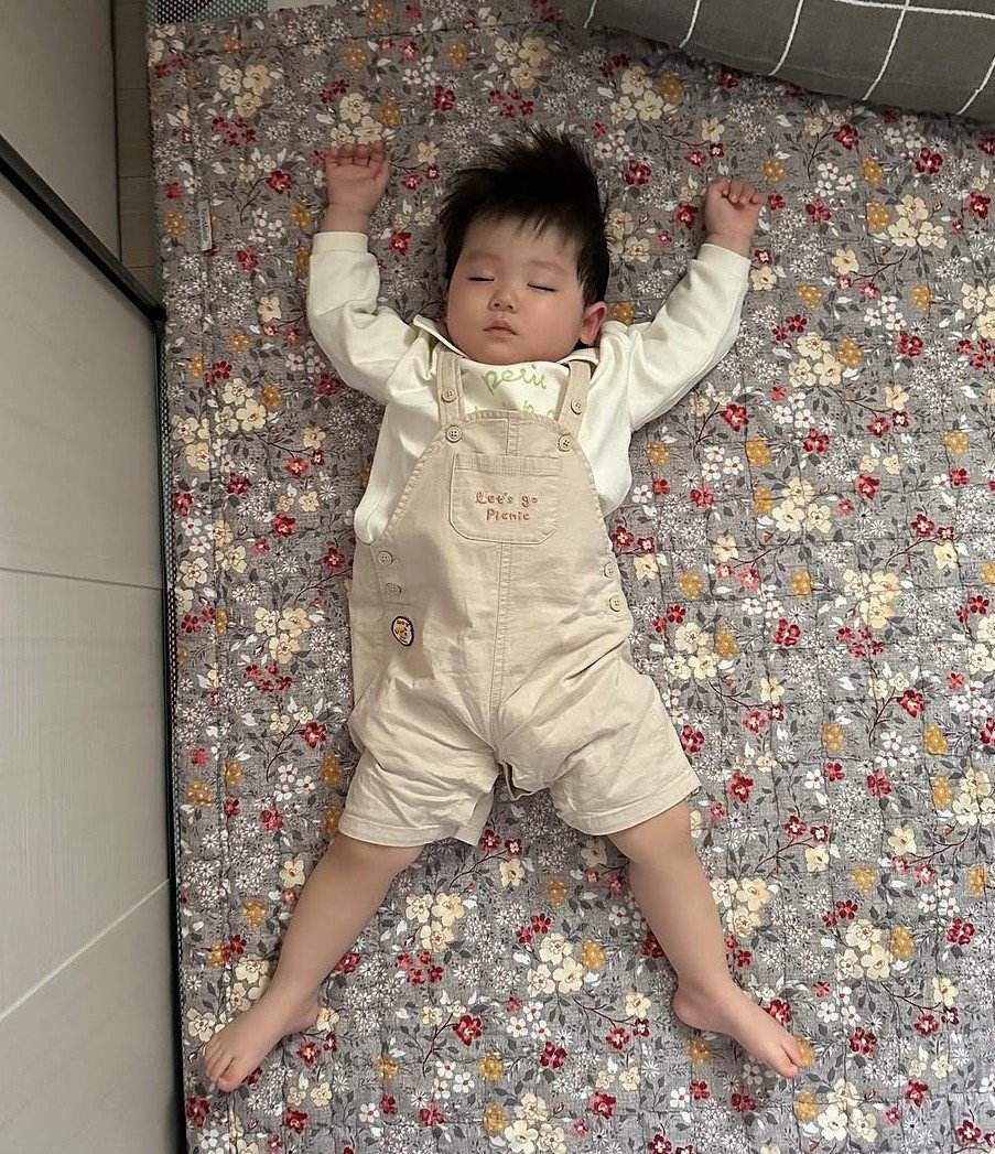 masadyaksa's tweet photo. ᅠ

𝐊𝐄𝐃𝐈𝐀𝐌𝐀𝐍 𝐀𝐃𝐘𝐀𝐊𝐒𝐀
📍CILANDAK, JAKSEL

Mau diajak jalan jalan malah masih bobo, mana senyum senyum lagi bobonya. Curiga lagi mimpi ngejahilin maminya ini. 

ᅠ https://t.co/RVFLdWuwMK