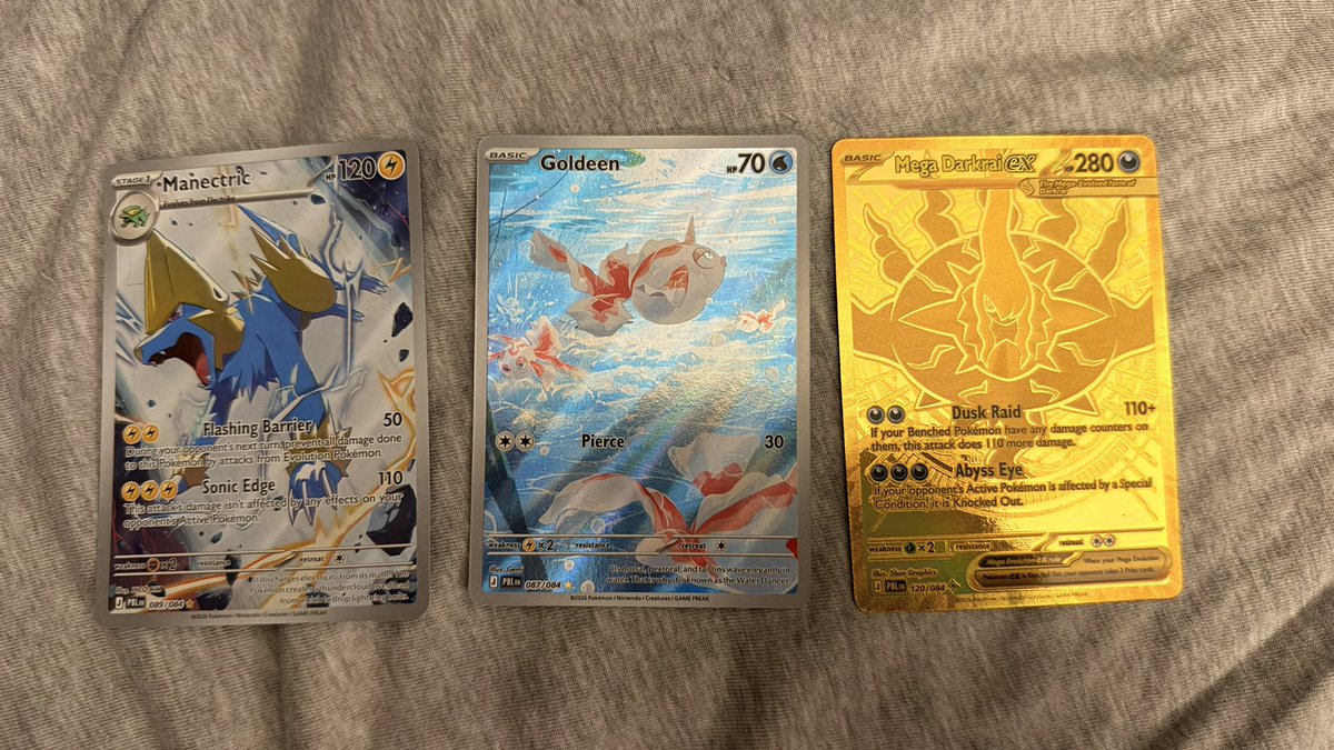 seefour56's tweet photo. Man yall are lucky I got that darkrai hyper rare or else I would’ve had two good pulls https://t.co/GDeHF1gcmK