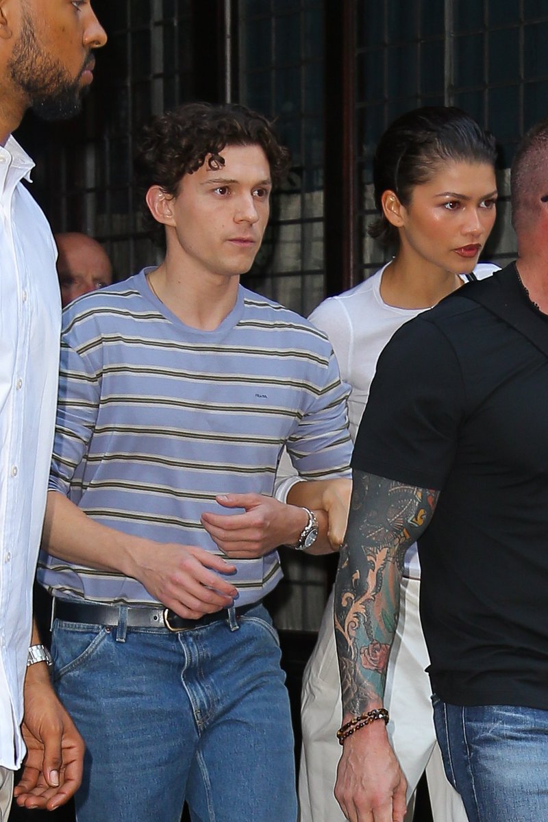 thollandrchives's tweet photo. Tom Holland and Zendaya photographed in New York today https://t.co/aVzVZecfK6