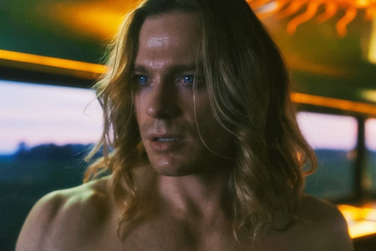 castlevan111a's tweet photo. alucard x lestat: vampiros, loiros, bissexuais e deprimidos https://t.co/DvXcBJULNU