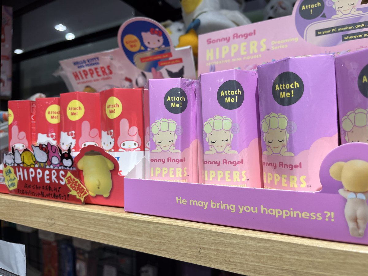 libretto_st's tweet photo. 【ザ・リブレットステーション二俣川店】
｢Sonny Angel HIPPERS Dreaming Series｣「HELLO KITTY AND FRIENDS HIPPERS」（再販）が入荷いたしました！🐏🍎
前から見ても後ろから見ても可愛いHIPPERSがあなたの生活を彩ってくれます✨
店頭にてお待ちしております 
#hippers #sanrio  #sonnyangel https://t.co/DtO0vsFgvo