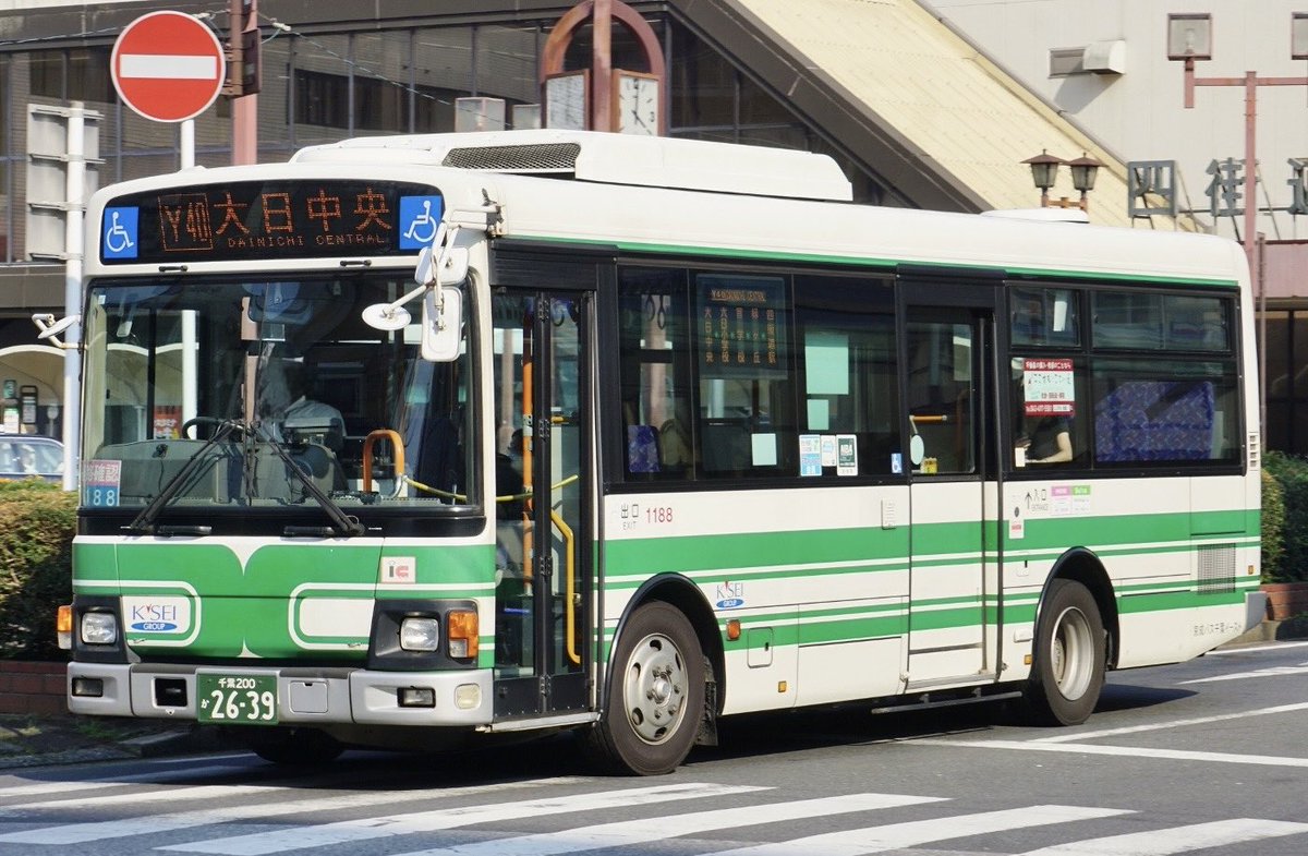 Ng1113_'s tweet photo. 京成バス千葉イースト(四街道)_1188,1192
似たような見た目をしていますが、ワンステ/ノンステ、MT/AT、シートモケット、希望ナンバーなど、いろいろと仕様が変更された頃の2台です。
1192は先代モデルとしては最後のグループ。 https://t.co/773Ao2XqyV
