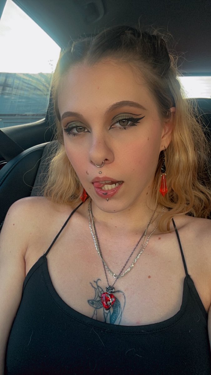yourhandlerjaz's tweet photo. I love spending my pigs money on jewelry🥰 https://t.co/rYluraaxPF