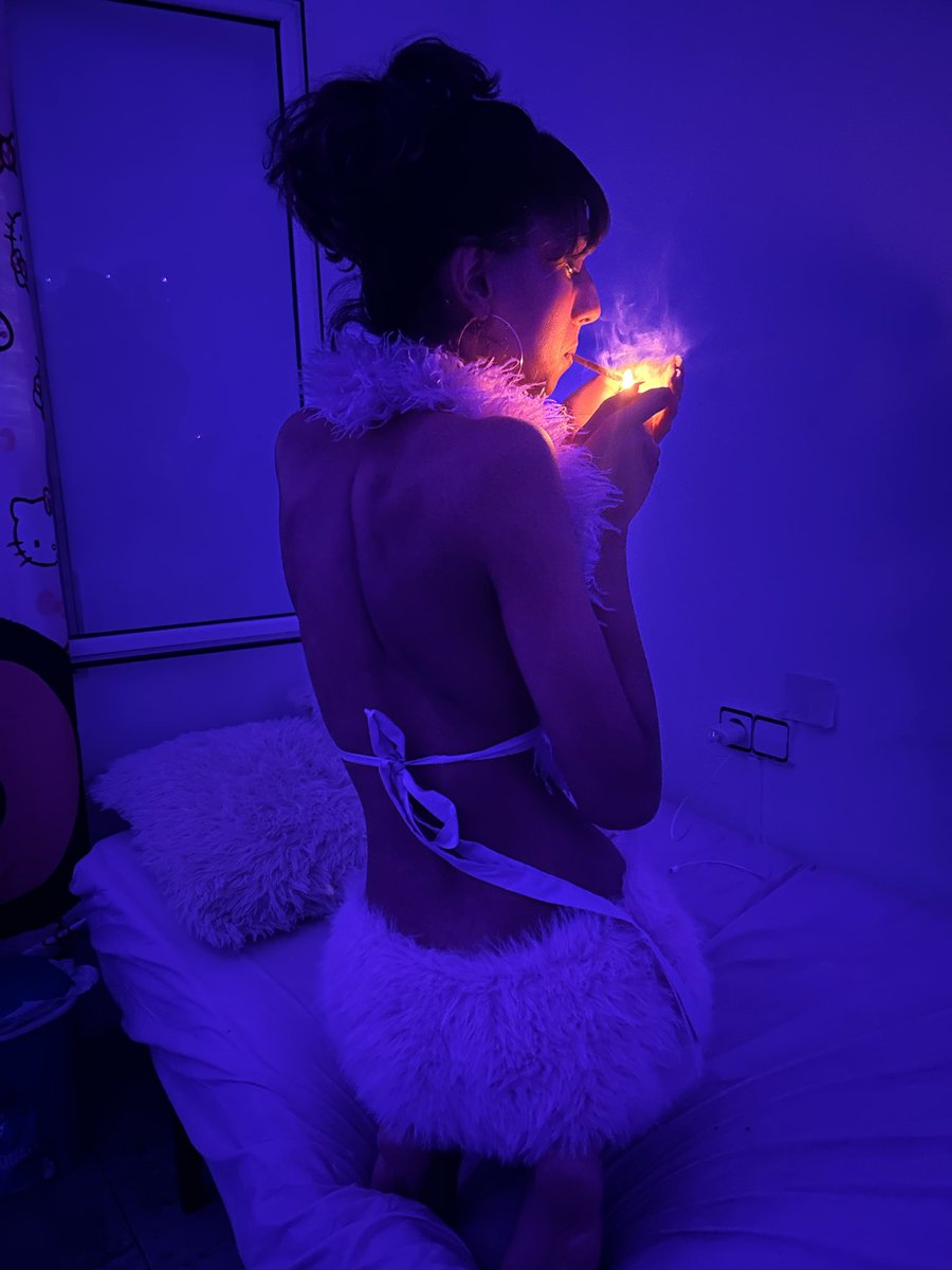 labarbiekanaya's tweet photo. Estoy haciéndome fotos muy guays, y grabando contenido muy muy hot 😝😝
A ver si veo que me a(polla)is 🍆 y subo más cosas 😘😘💖
RT!
#trans #transgirl #tranny #chicatrans #bcn https://t.co/wwpNsqouTj