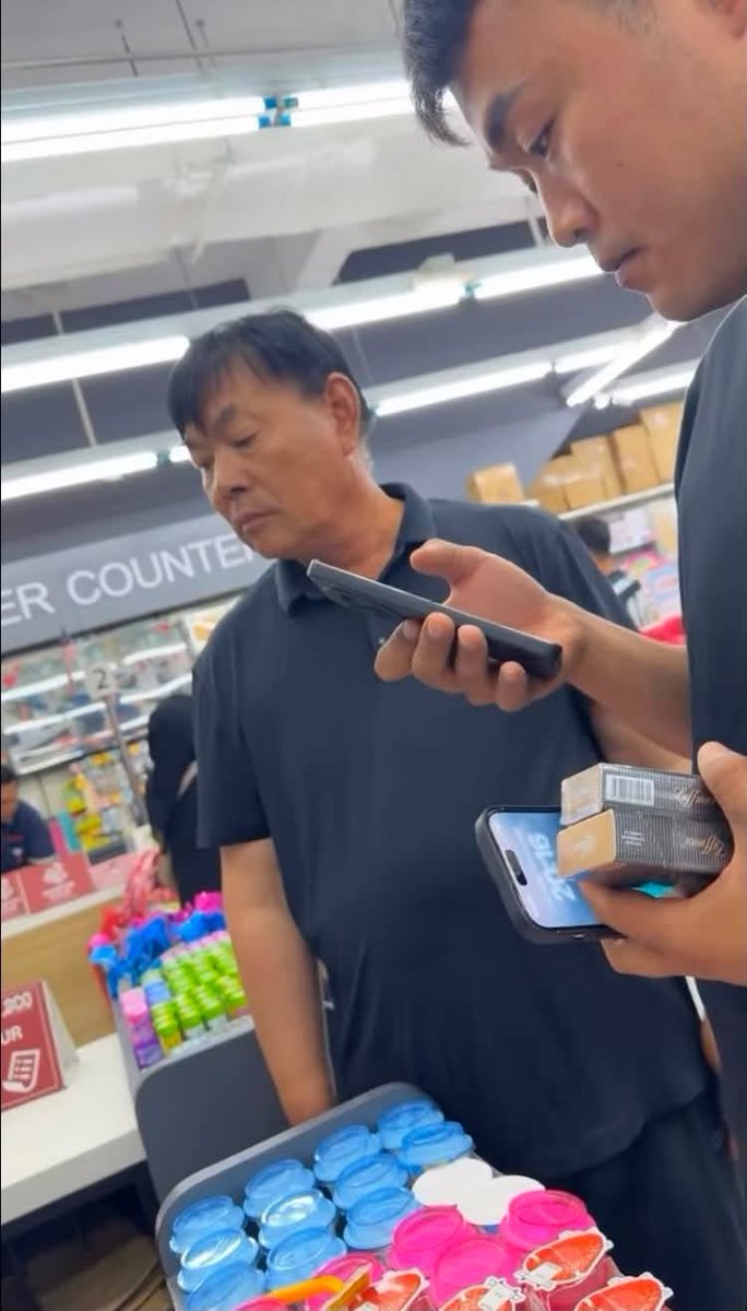 mynewshub's tweet photo. Mainland seperti ini tidak dialu-alukan di sini....hantar aje ke penjara.... https://t.co/Y8zeOZ9YPb
