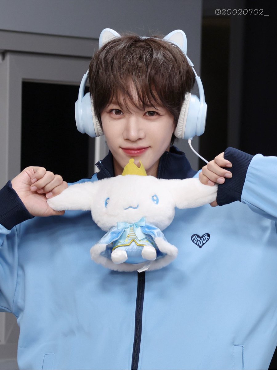 2OO2O7O2_'s tweet photo. 260717

っ ̫ -⸝⸝ა🤍🩵

#장슈아이보 #SHUAIBO #シュアイボ #张帅博
#아홉 #AHOF https://t.co/te7tWX7E0n