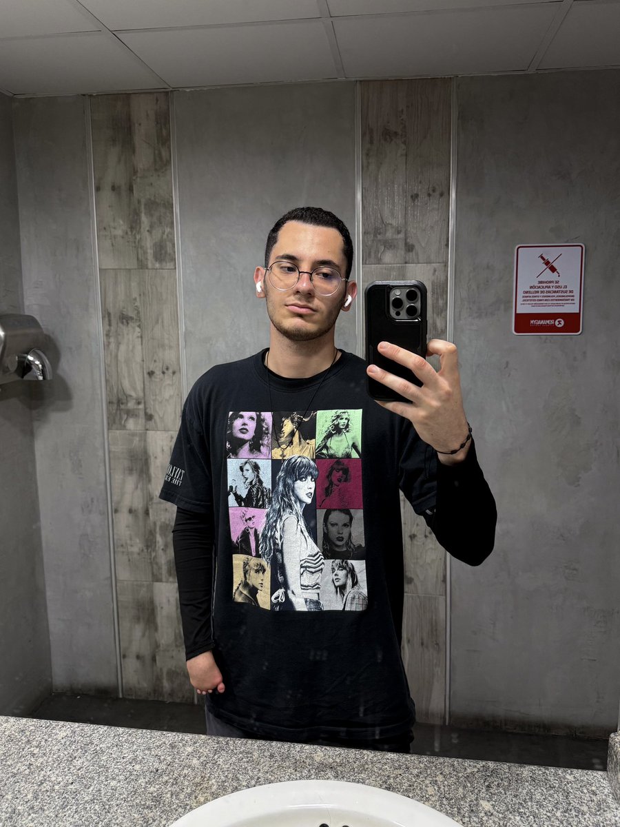 dieguing5's tweet photo. 🖤🤓🦾 https://t.co/3lN8MOix7N