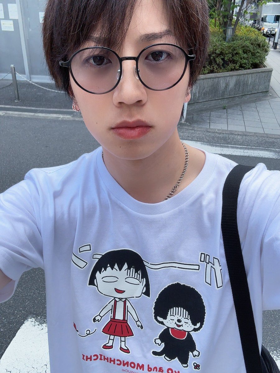 SORI0918's tweet photo. 朝からすごいお洒落なカフェで優雅に過ごしてたのに、よくよく考えたらTシャツが全然対応してなかった。 https://t.co/eD7emwQu80