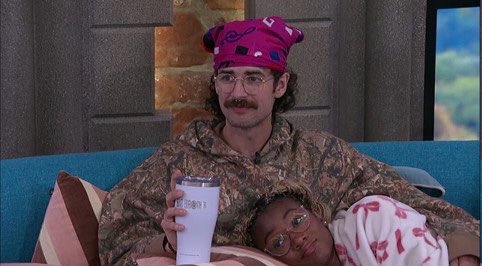Lee_TRK's tweet photo. Crackship? #BB28 https://t.co/nOau1nJnG6