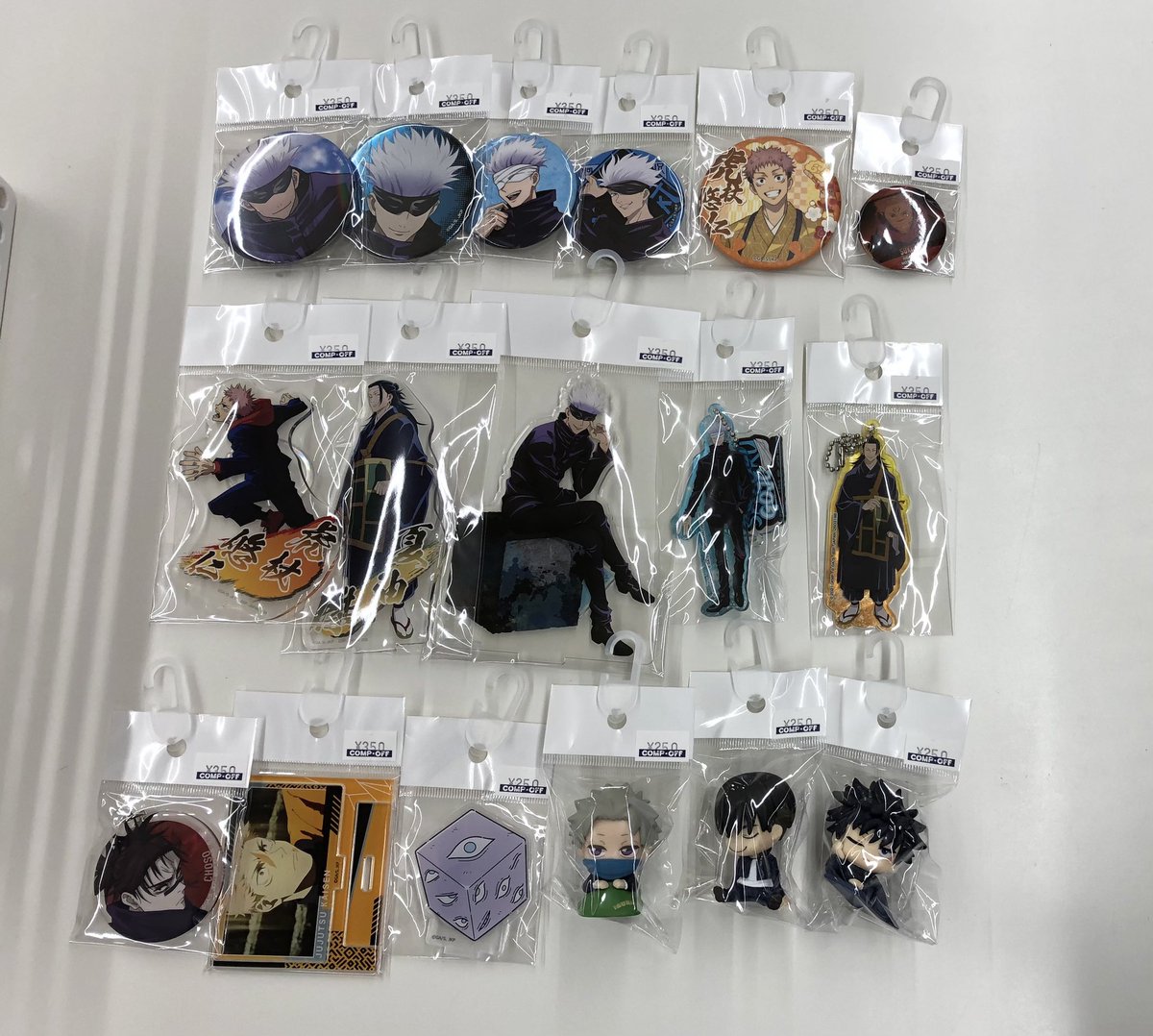 ✨入荷情報✨ 呪術廻戦 缶バッジ、アクリルスタンドなど各種入荷しました！