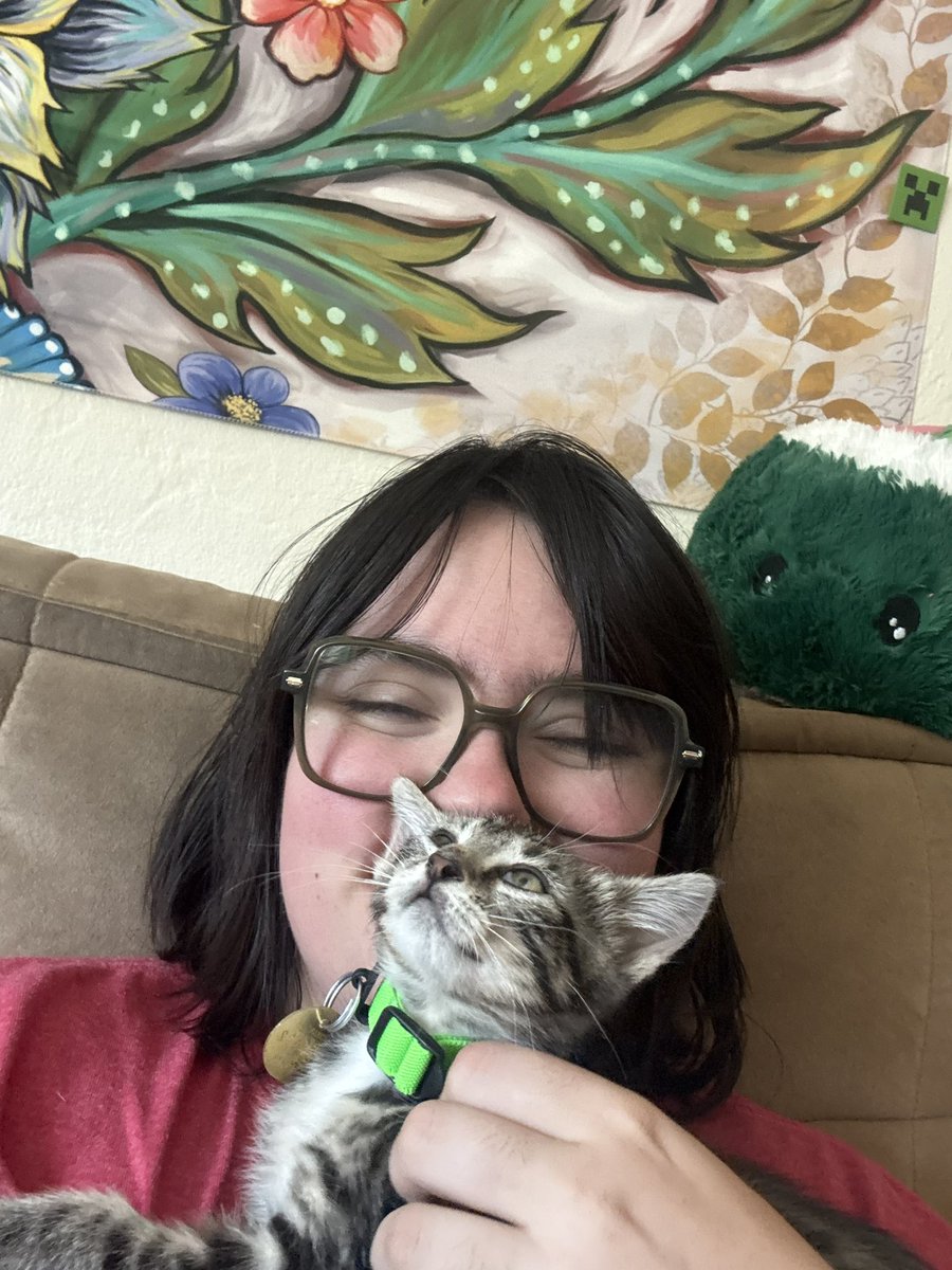 suzy_kko's tweet photo. everyone meet azalea aka azzie :) https://t.co/g9xYwBvb5t