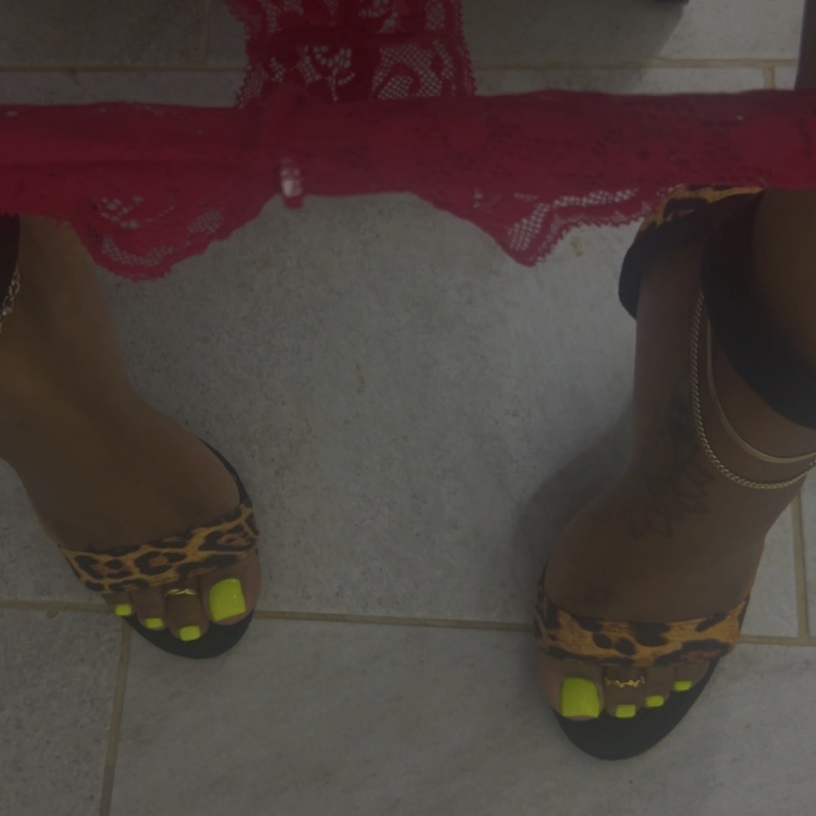 soleleeeki's tweet photo. Lace, cheetah print, and neon yellow toes 😍 
#feetfetısh #footfetısh #feetcare https://t.co/sZQovsCu1S