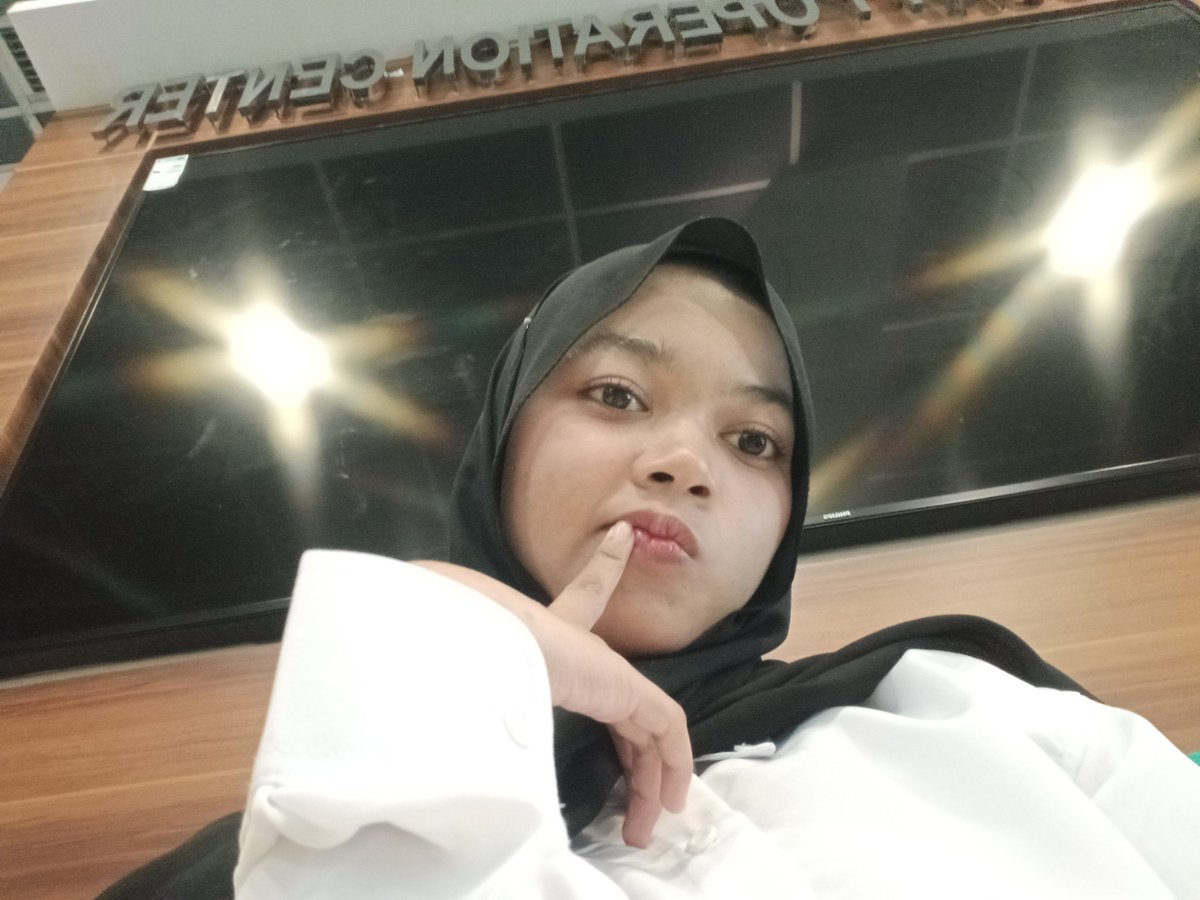 syaaahellow's tweet photo. laip as unpaid internship 🧟 https://t.co/3txzcz2vPQ
