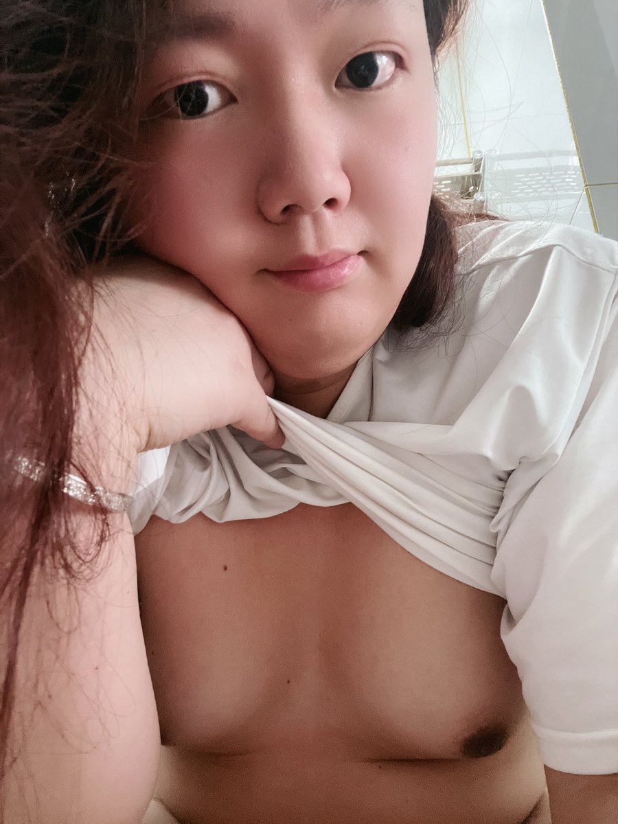 i9msr1's tweet photo. 黑乎乎的奶头 https://t.co/ObCQL52ZFg